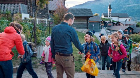 Bratsch - Ein Dorf macht Schule | TV-Programm 3sat