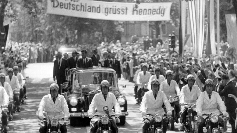 Straße der Macht - Die Adenauerallee in Bonn