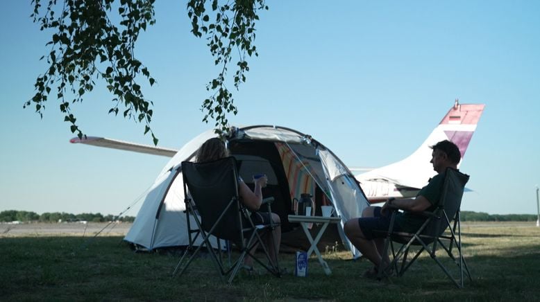 Wohnen mit Flugzeug am Bett