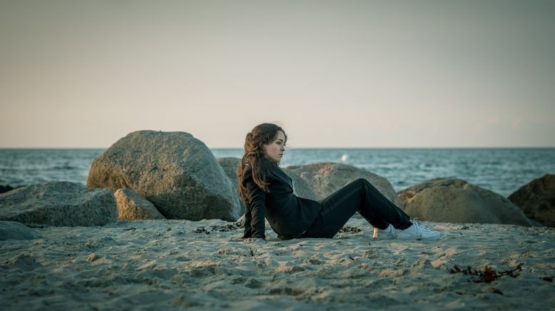 Nordholm - Das Mädchen am Strand