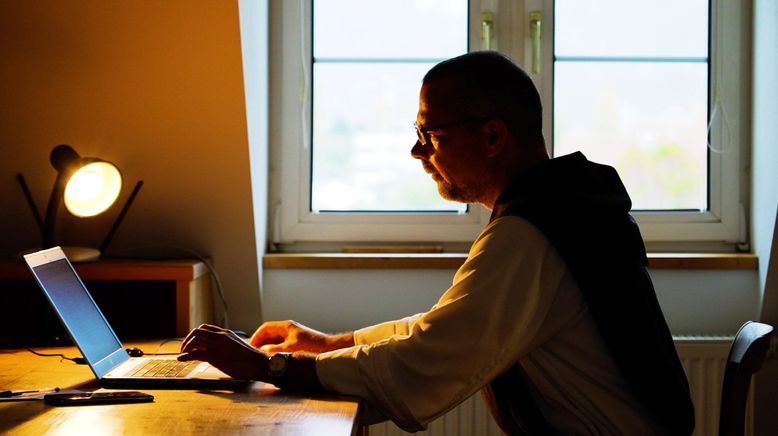 Arbeit, Gebet und Social Media - Vom Klosterleben in einer digitalen Welt