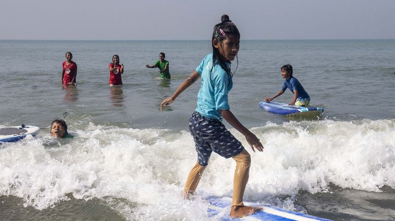 Bangladesch - Surferinnen setzen ein Zeichen