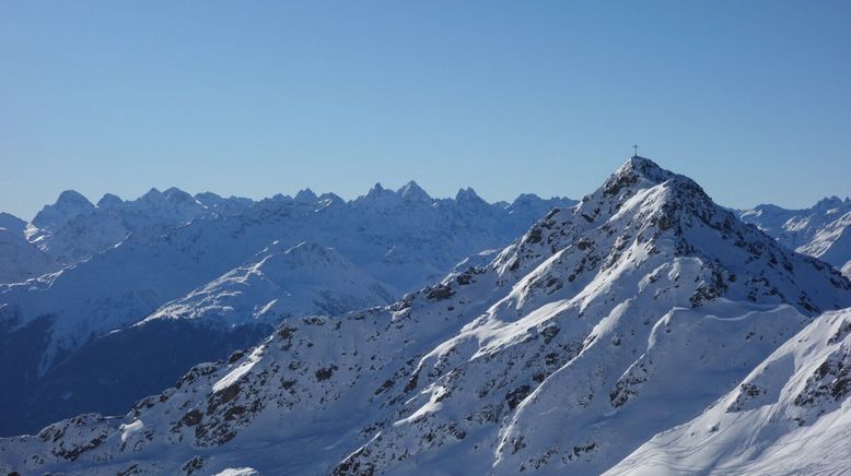 Winteridylle in Vorarlberg: Auf Skiern über Berg und Tal