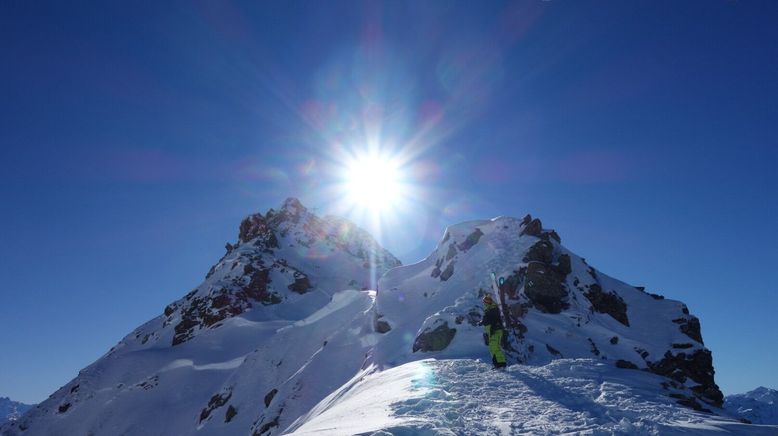 Winteridylle in Vorarlberg: Auf Skiern über Berg und Tal