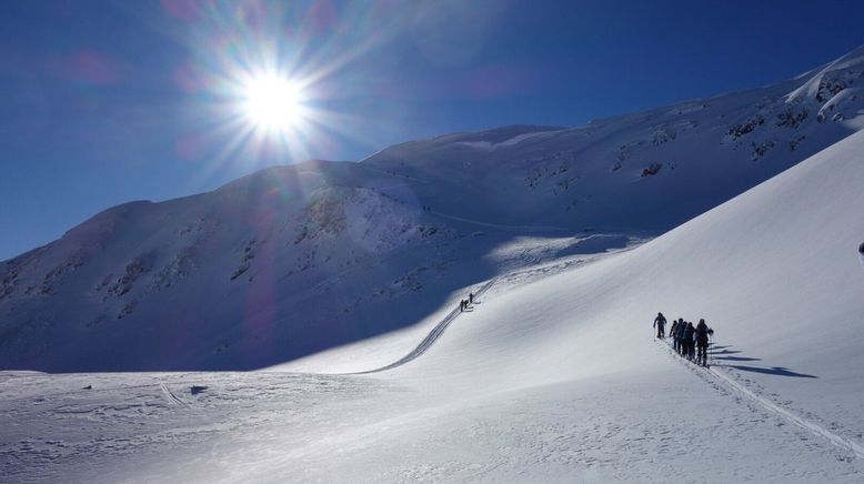 Winteridylle in Vorarlberg: Auf Skiern über Berg und Tal