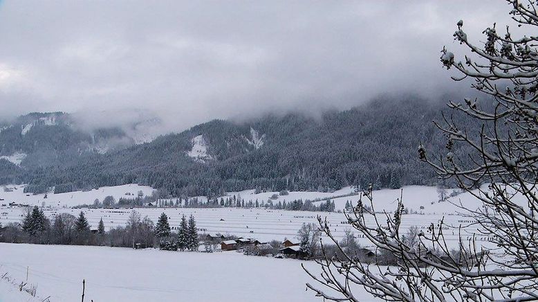 Berg und See in Eis und Schnee - Winteridylle in Österreich