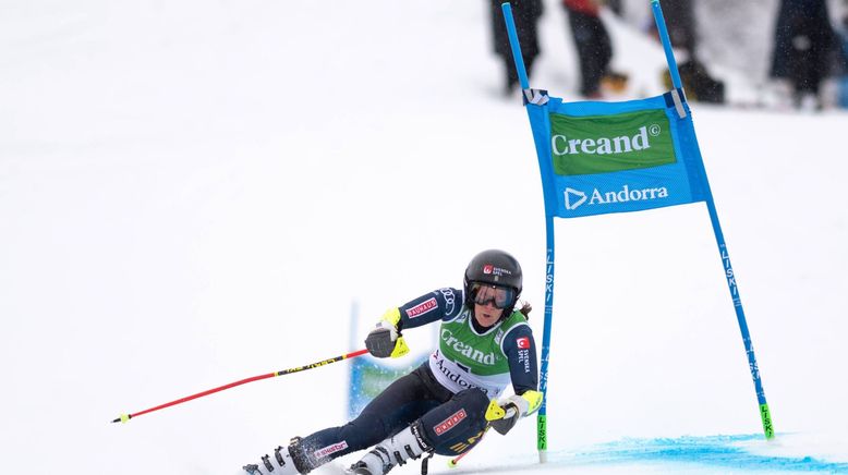 FIS Ski Weltcup Riesenslalom der Damen Kronplatz