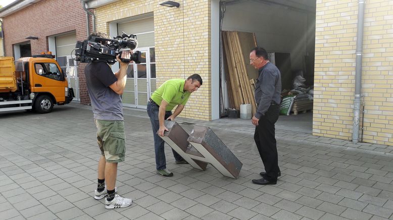 Leuchten, Lampen und Reklame - Halles Weg zum Licht