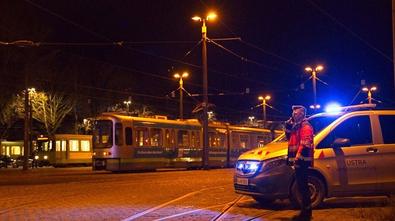 Mit Blaulicht zu Bus und Bahn