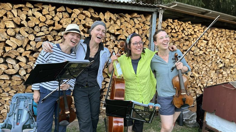 Ohne Geld, ohne Handy - Vier Musikerinnnen auf der Walz